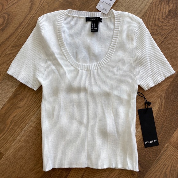 Forever 21 Ribbed Knit Crop Top NWT - Picture 3 of 3